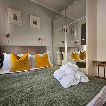 Beautiful And Spacious Flat 런던 외부 사진