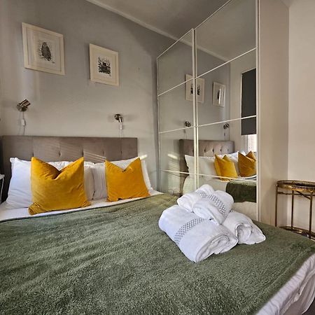 Beautiful And Spacious Flat 런던 외부 사진