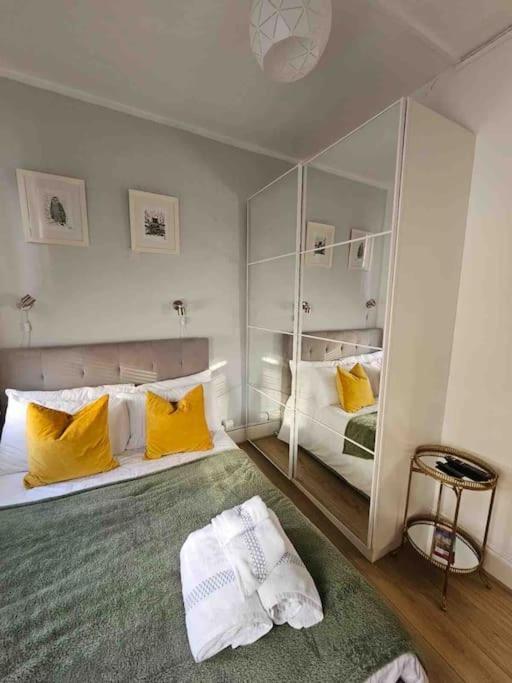 Beautiful And Spacious Flat 런던 외부 사진