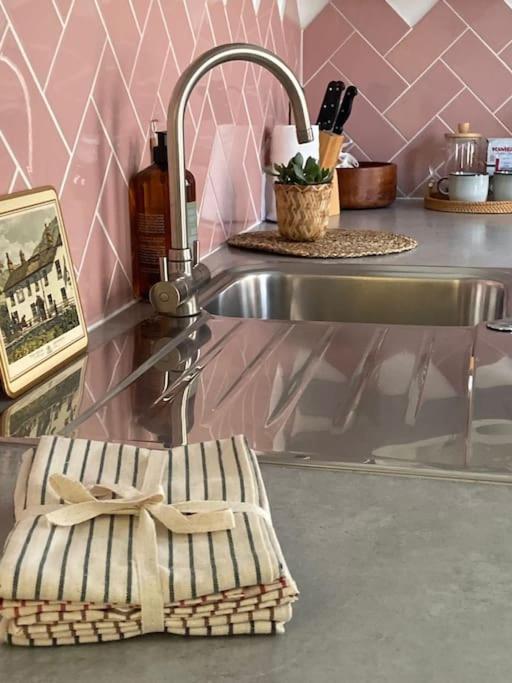 Beautiful And Spacious Flat 런던 외부 사진