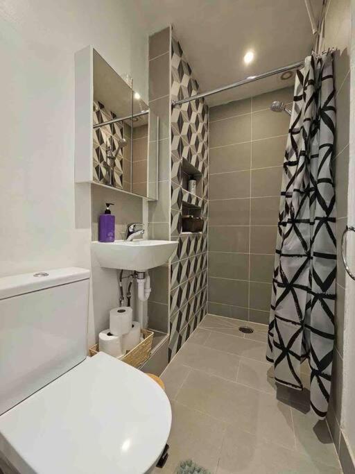 Beautiful And Spacious Flat 런던 외부 사진