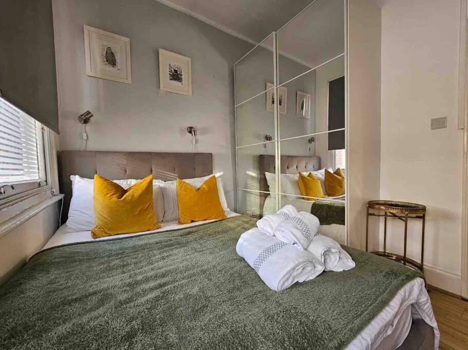 Beautiful And Spacious Flat 런던 외부 사진