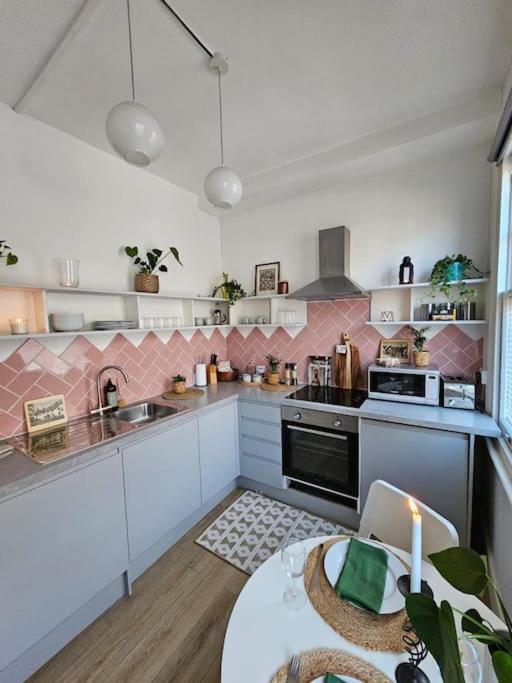 Beautiful And Spacious Flat 런던 외부 사진